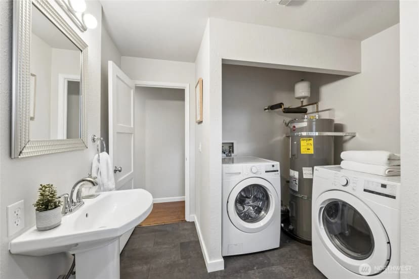 Property photo for 11409 11th Avenue Sw, Seattle photo 21