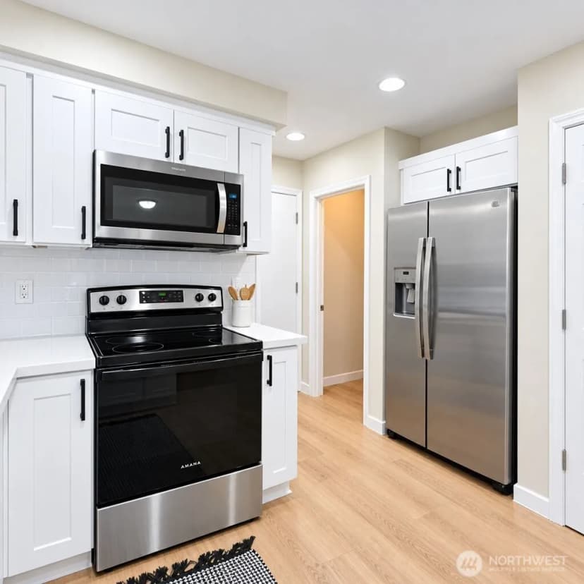 Property photo for 17317 13th Avenue Se, Bothell photo 11