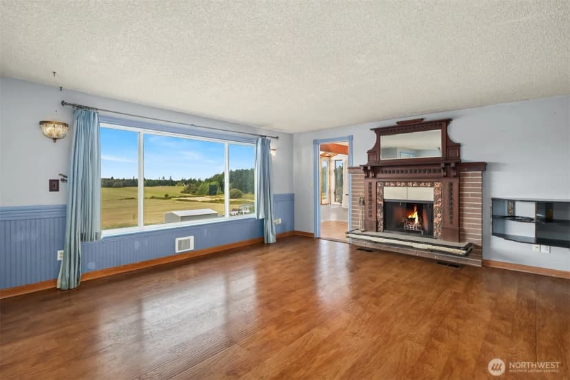 Property photo for 2861 Heller Road, Oak Harbor photo 15