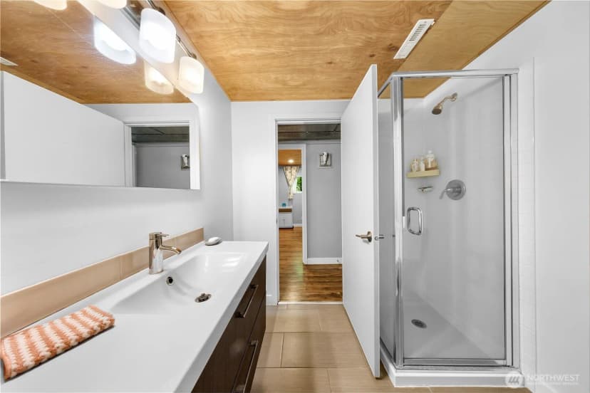 Property photo for 17553 7th Avenue Ne, Shoreline photo 26