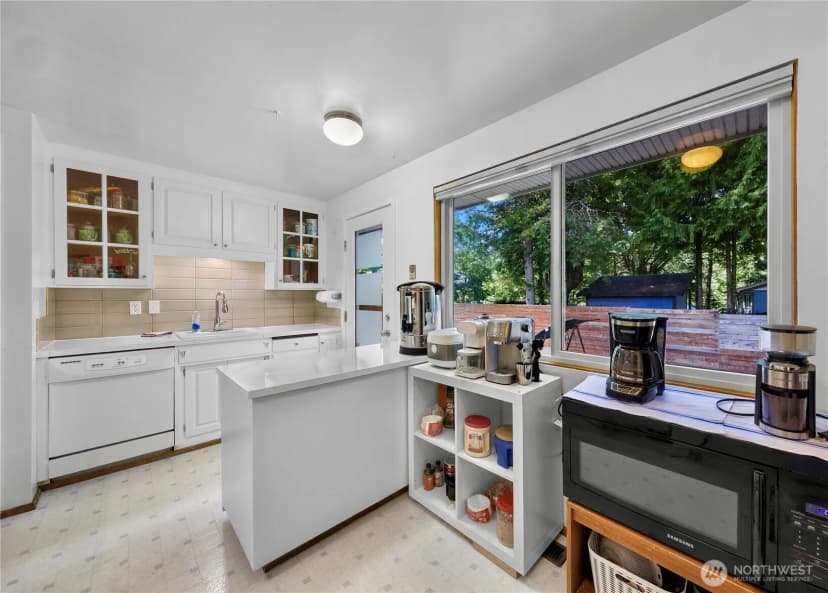 Property photo for 17553 7th Avenue Ne, Shoreline photo 11