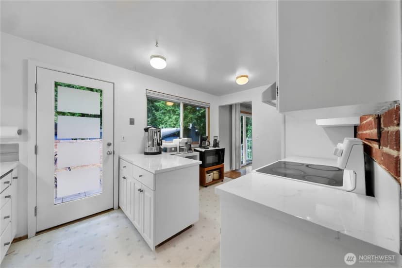 Property photo for 17553 7th Avenue Ne, Shoreline photo 13