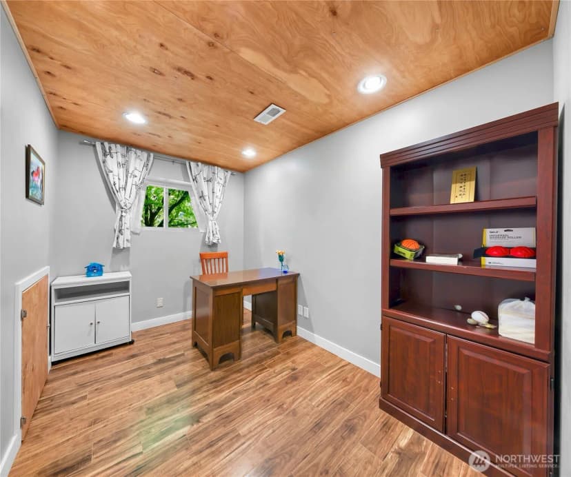 Property photo for 17553 7th Avenue Ne, Shoreline photo 24
