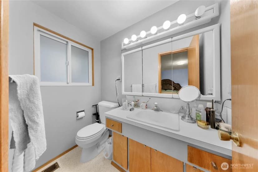 Property photo for 17553 7th Avenue Ne, Shoreline photo 15