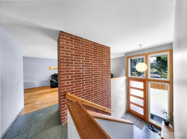 Property photo for 17553 7th Avenue Ne, Shoreline photo 4