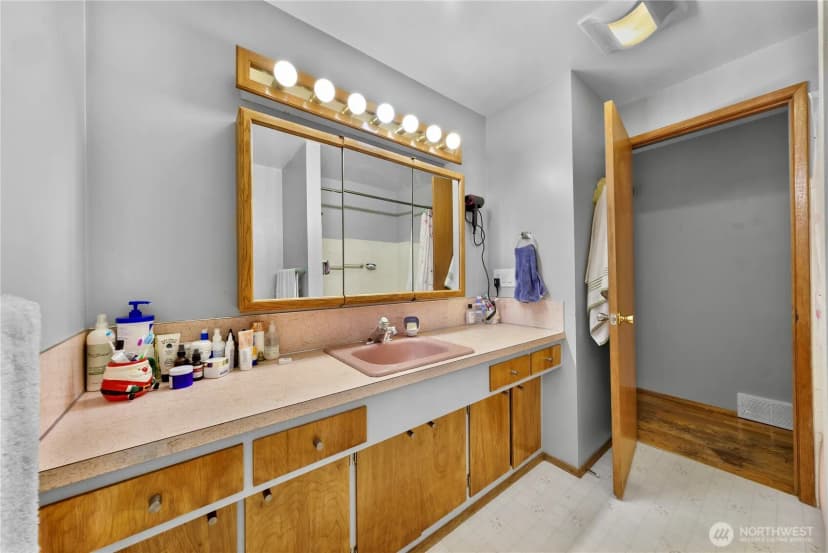 Property photo for 17553 7th Avenue Ne, Shoreline photo 18