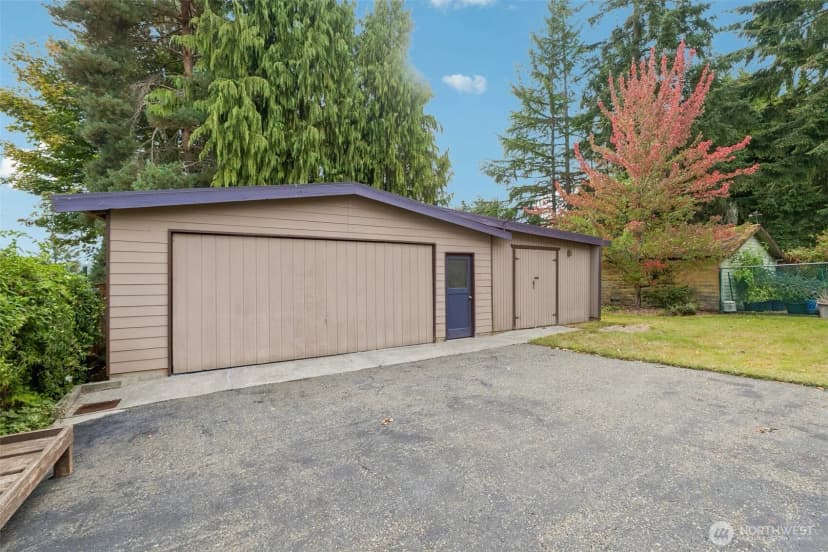 Property photo for 13742 39th Avenue Ne, Seattle photo 31