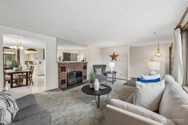 Property photo for 13742 39th Avenue Ne, Seattle photo 3