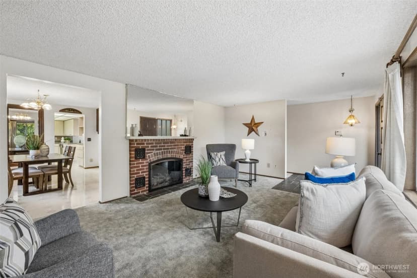 Property photo for 13742 39th Avenue Ne, Seattle photo 3