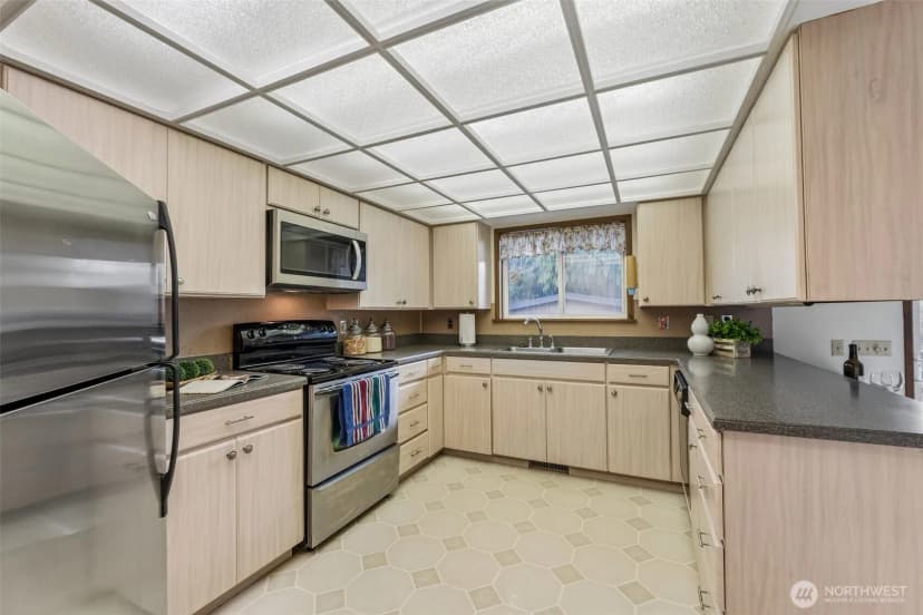Property photo for 13742 39th Avenue Ne, Seattle photo 6