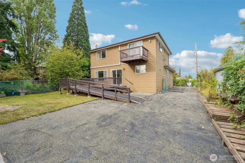 Property photo for 13742 39th Avenue Ne, Seattle photo 32