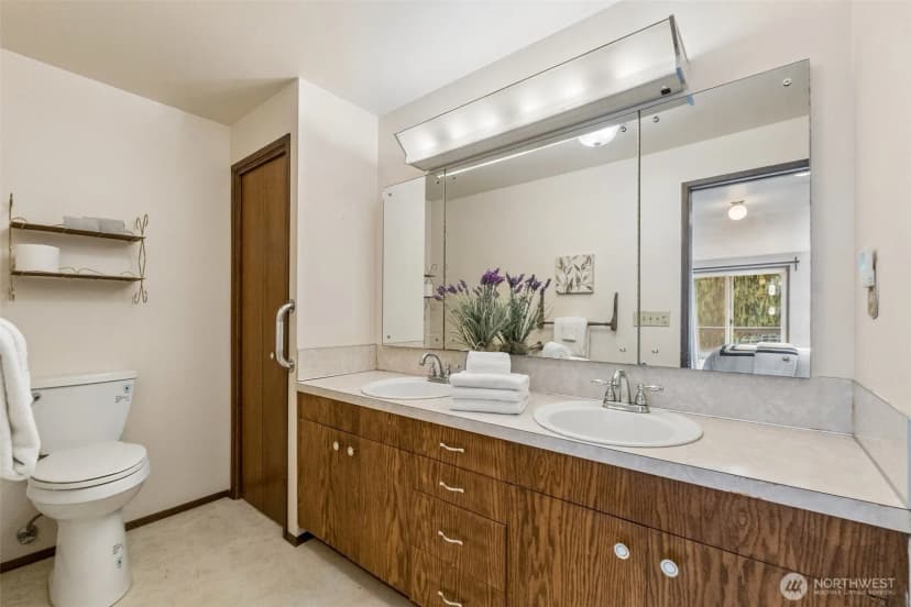 Property photo for 13742 39th Avenue Ne, Seattle photo 19