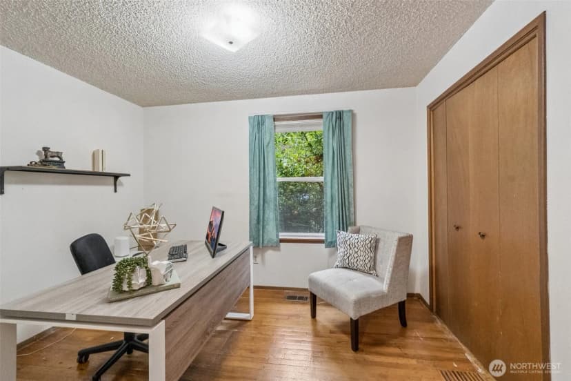 Property photo for 13742 39th Avenue Ne, Seattle photo 14