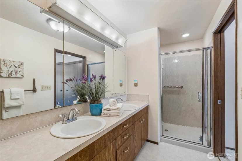 Property photo for 13742 39th Avenue Ne, Seattle photo 18