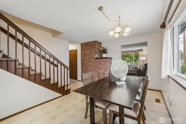 Property photo for 13742 39th Avenue Ne, Seattle photo 5