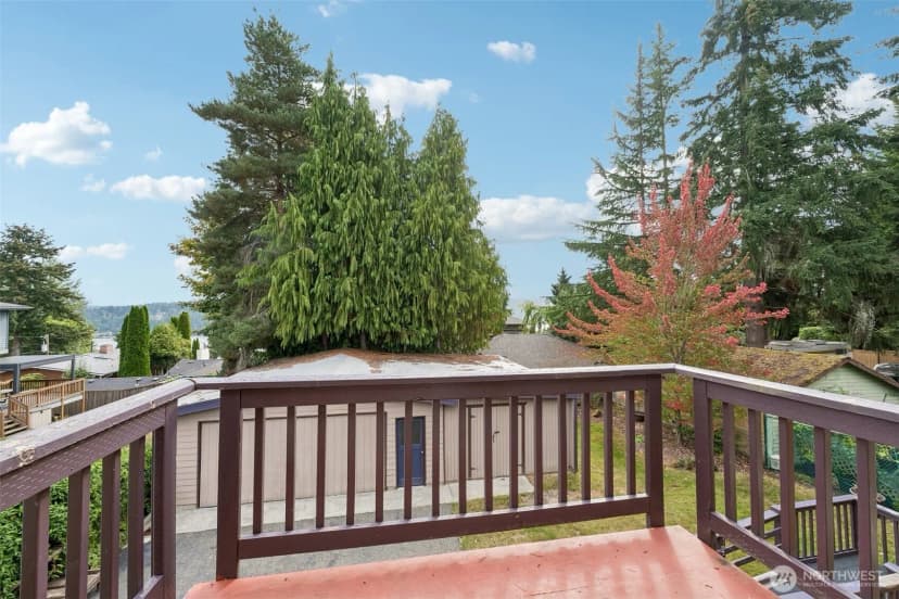 Property photo for 13742 39th Avenue Ne, Seattle photo 16