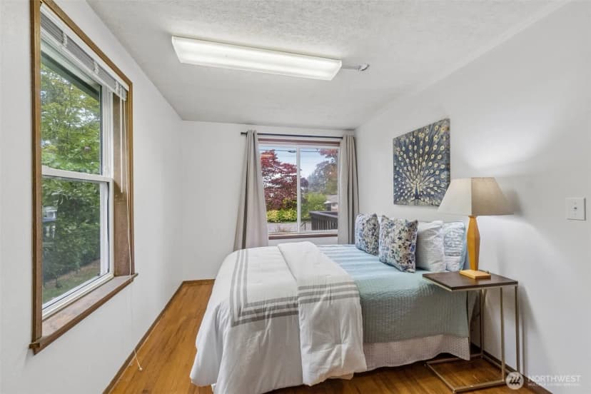 Property photo for 13742 39th Avenue Ne, Seattle photo 12
