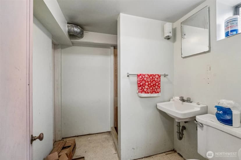 Property photo for 13742 39th Avenue Ne, Seattle photo 25