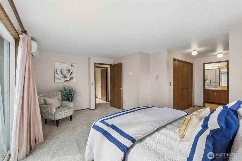 Property photo for 13742 39th Avenue Ne, Seattle photo 17