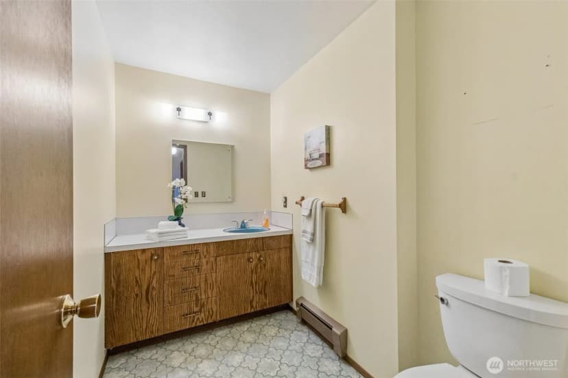 Property photo for 13742 39th Avenue Ne, Seattle photo 13