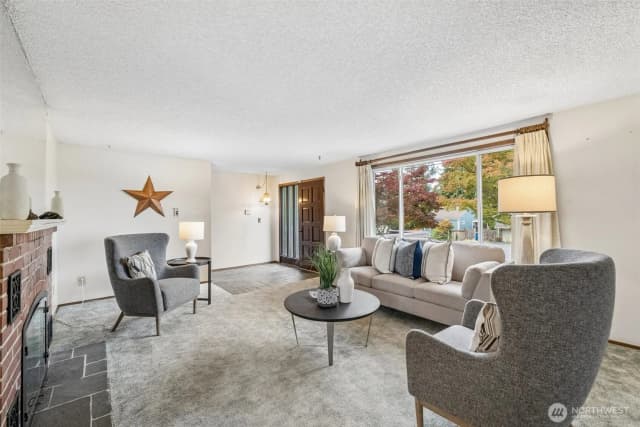 Property photo for 13742 39th Avenue Ne, Seattle photo 2