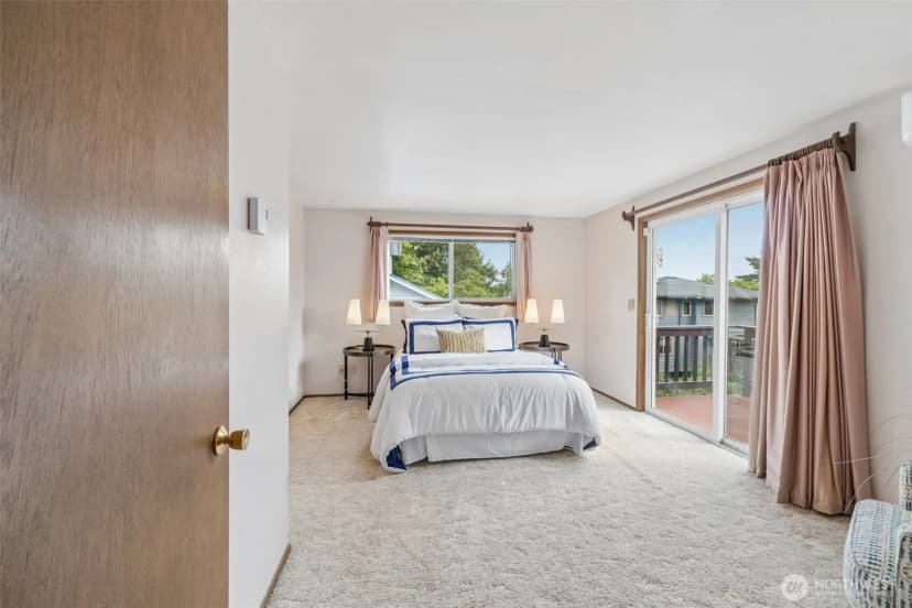 Property photo for 13742 39th Avenue Ne, Seattle photo 15