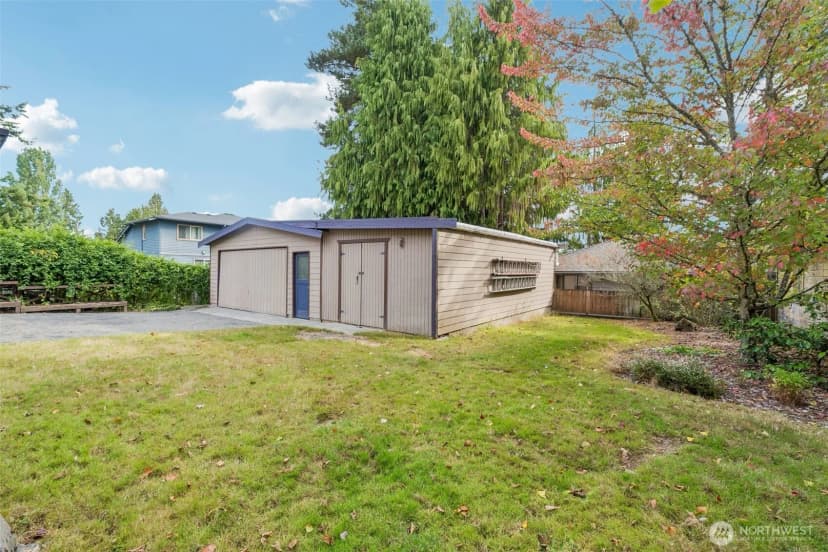 Property photo for 13742 39th Avenue Ne, Seattle photo 33