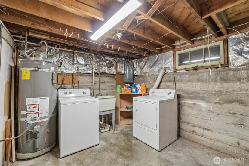 Property photo for 13742 39th Avenue Ne, Seattle photo 24