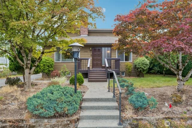 Property photo for 13742 39th Avenue Ne, Seattle