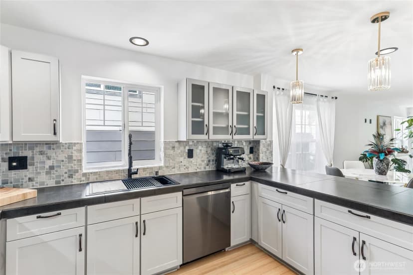 Property photo for 5030 Delridge Way Sw #a, Seattle photo 15