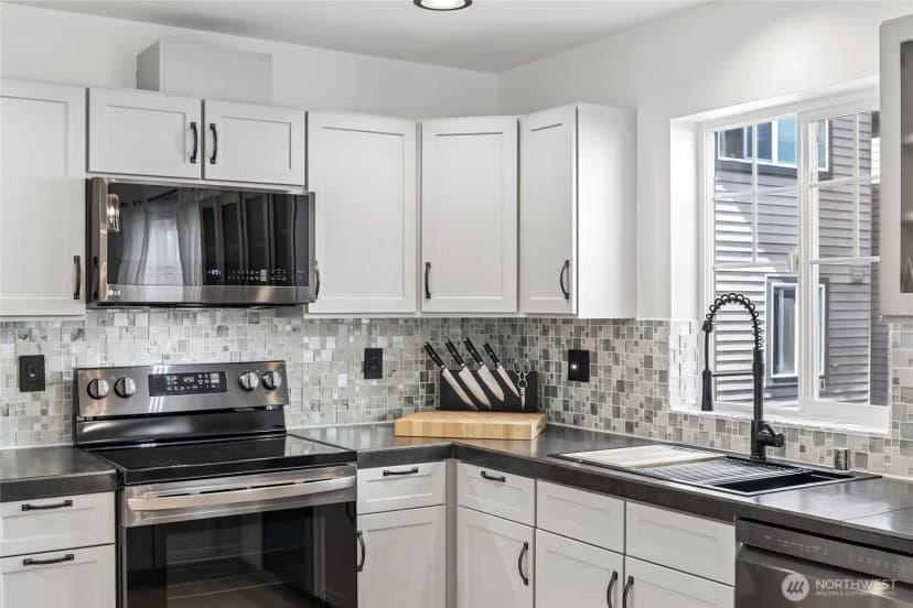 Property photo for 5030 Delridge Way Sw #a, Seattle photo 14