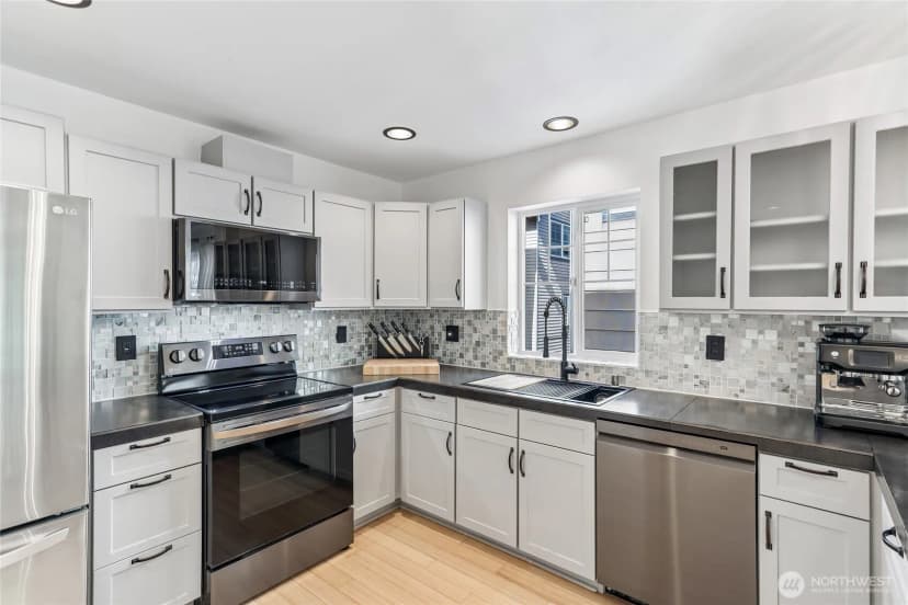 Property photo for 5030 Delridge Way Sw #a, Seattle photo 13
