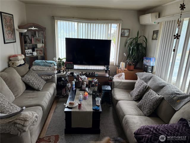 Property photo for 11627 24th Avenue S, Seattle photo 4