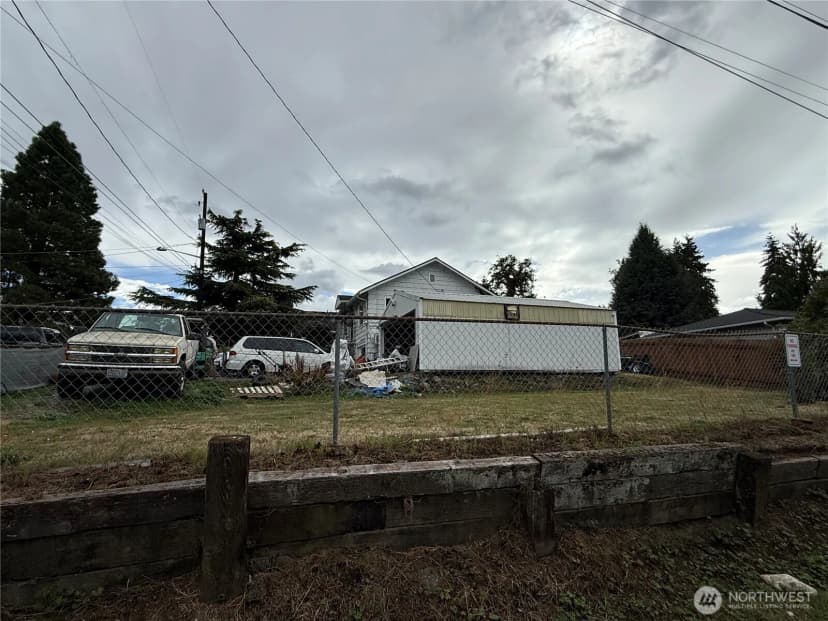 Property photo for 11627 24th Avenue S, Seattle photo 20