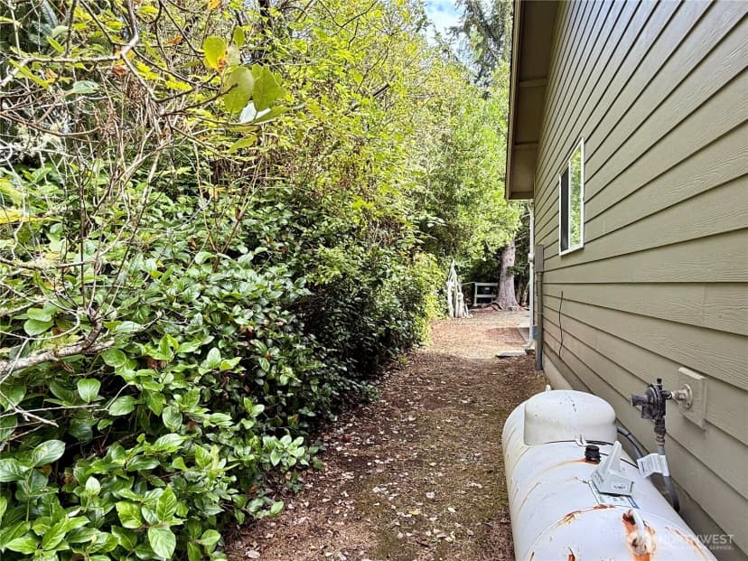 Property photo for 143 S Oar Loop Sw, Ocean Shores photo 14