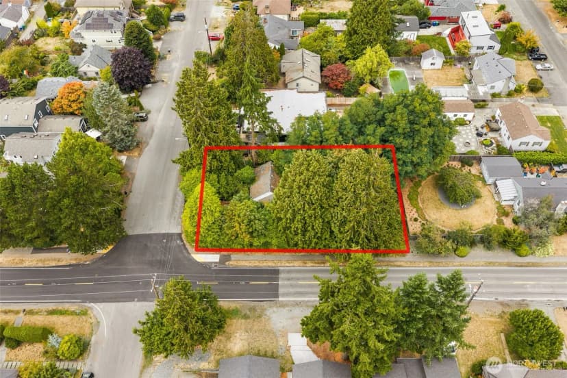 Property photo for 10004 14th Avenue Nw, Seattle photo 2