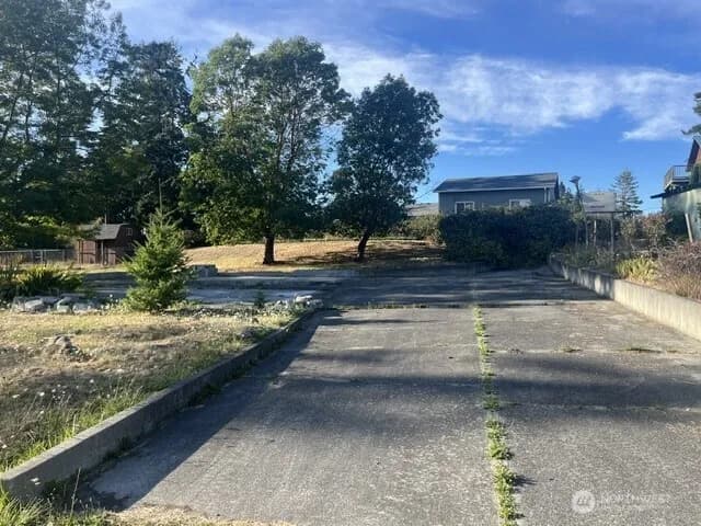 Property photo for 1586 Douglas Street, Oak Harbor photo 4