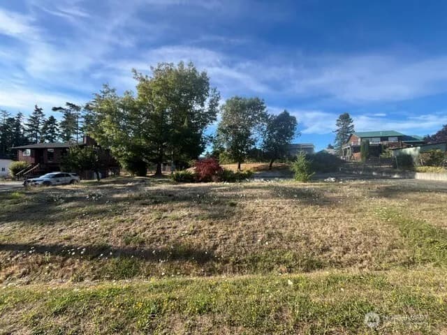 Property photo for 1586 Douglas Street, Oak Harbor
