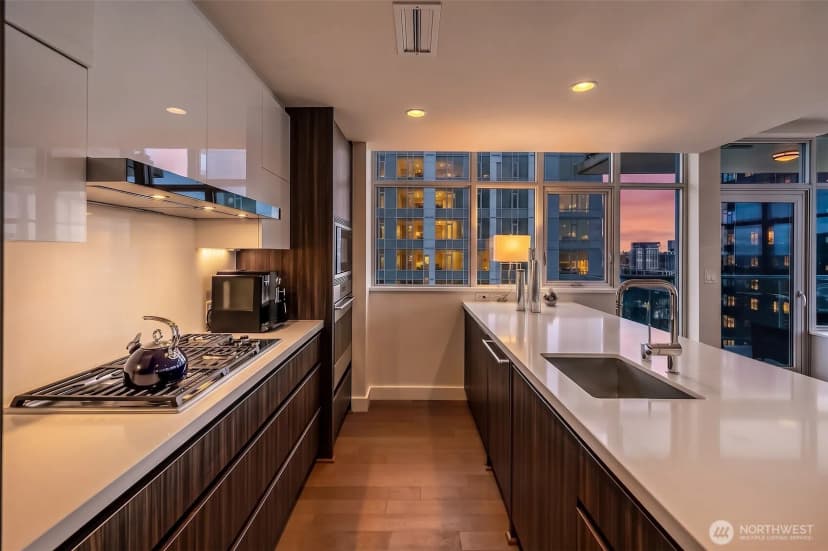 Property photo for 583 Battery Street #3701n, Seattle photo 4