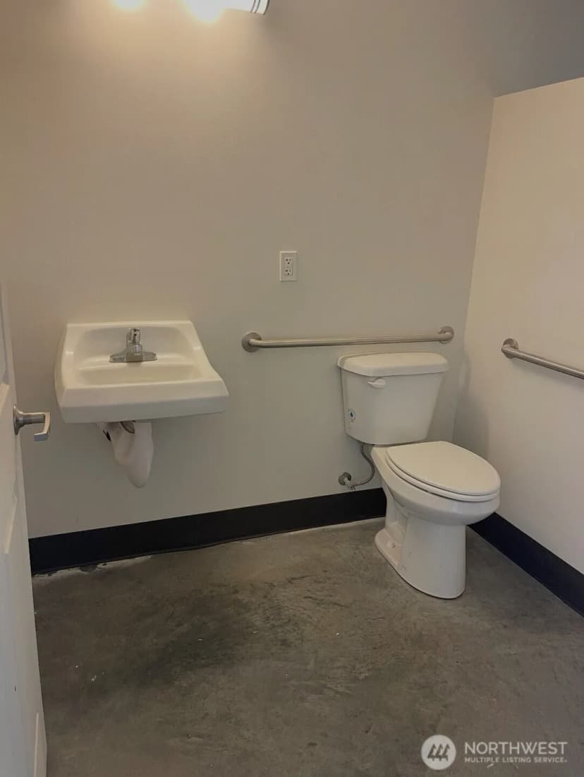 Property photo for 2762 Peace Portal Drive #e126, Blaine photo 4