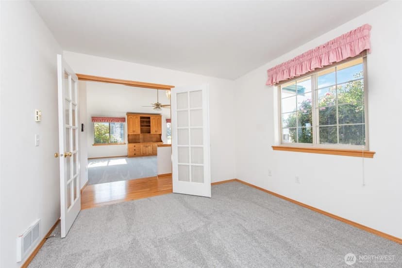Property photo for 100 Bay View St, Sequim photo 9