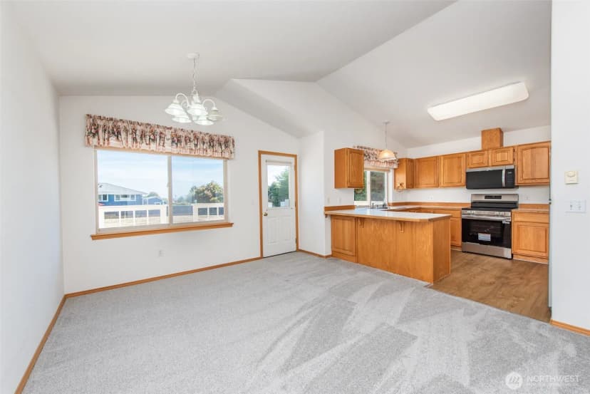 Property photo for 100 Bay View St, Sequim photo 7