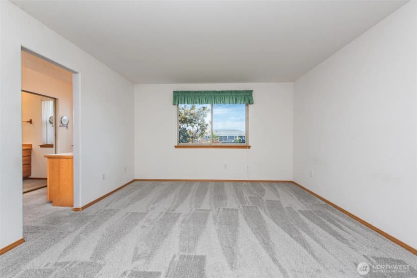 Property photo for 100 Bay View St, Sequim photo 13
