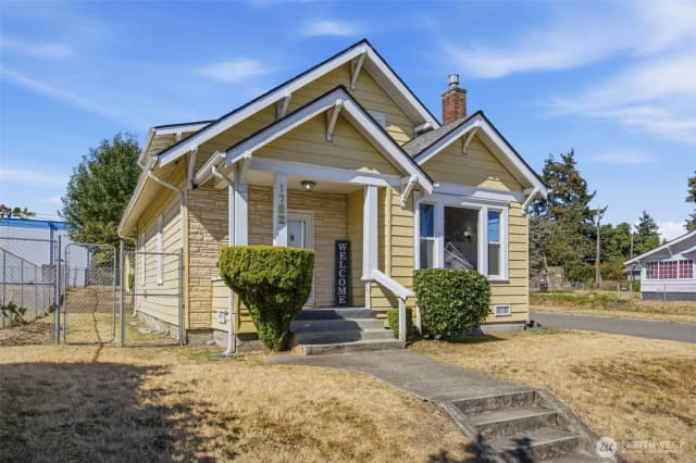 Property photo for 1702 S Ainsworth Avenue, Tacoma photo 2