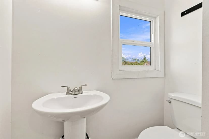 Property photo for 1702 S Ainsworth Avenue, Tacoma photo 22