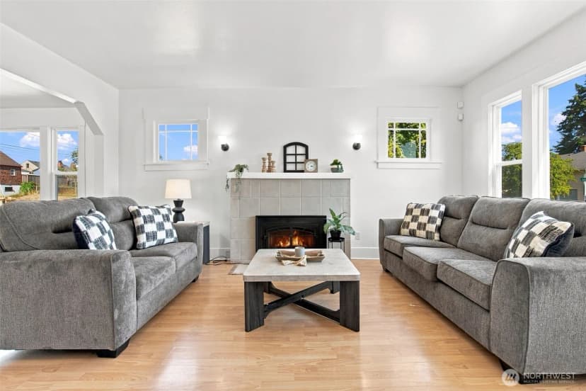 Property photo for 1702 S Ainsworth Avenue, Tacoma photo 6