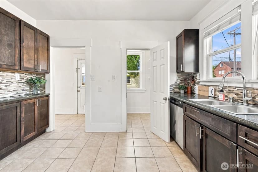 Property photo for 1702 S Ainsworth Avenue, Tacoma photo 11