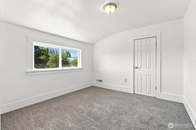 Property photo for 1702 S Ainsworth Avenue, Tacoma photo 24