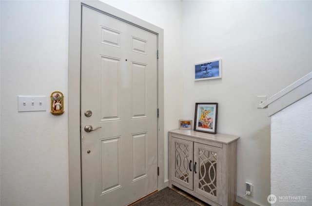 Property photo for 10023 Angle Lane Sw, Lakewood photo 4