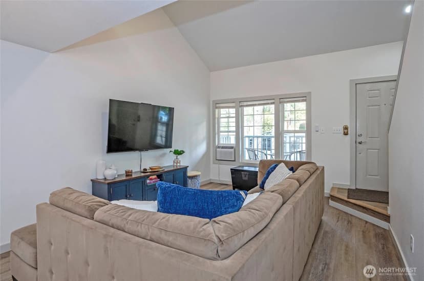 Property photo for 10023 Angle Lane Sw, Lakewood photo 9